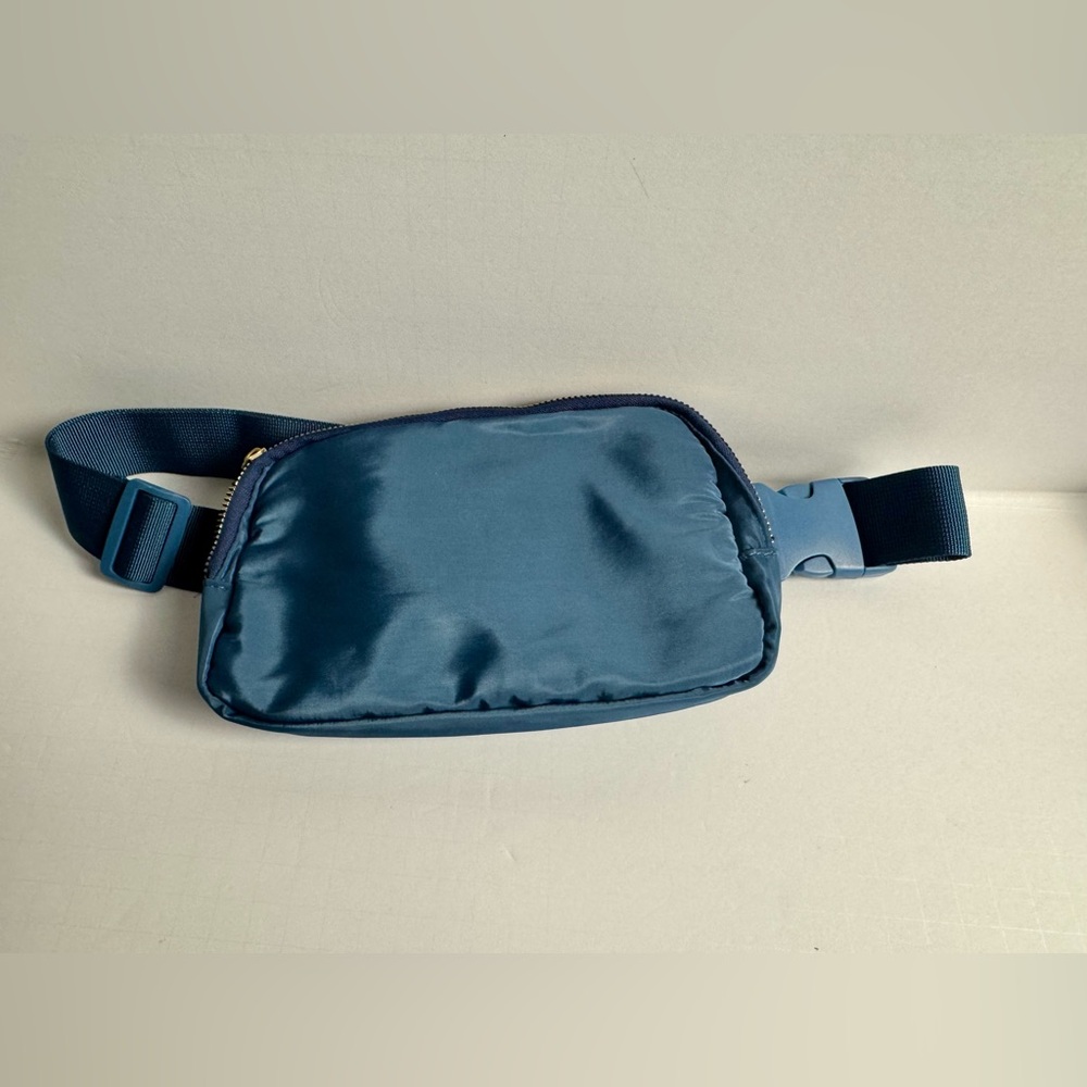 Fanny Pack Blue Crossbody Bag for Women and Men.